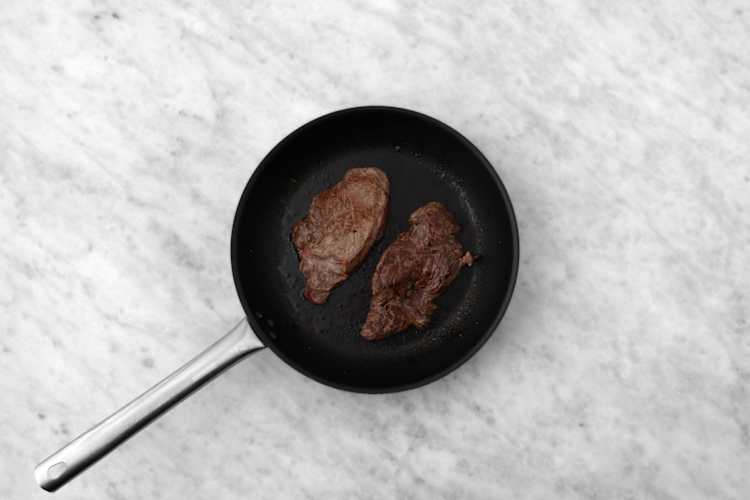 Bio-Rindersteak anbraten