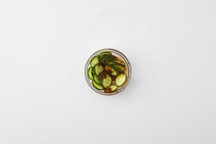 Komkommersalade maken