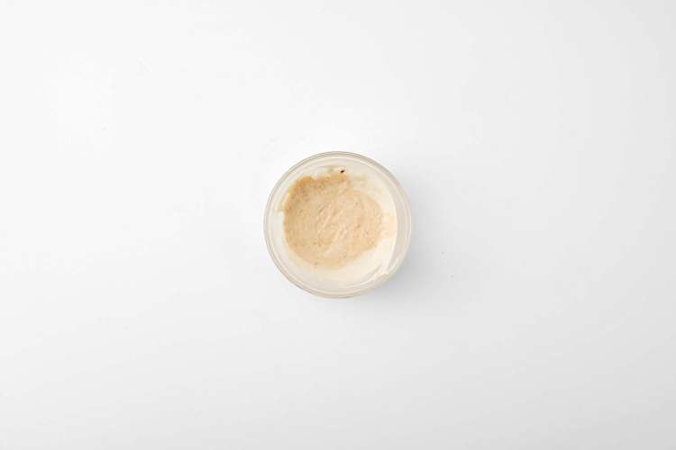Tahin-yoghurtdressing maken