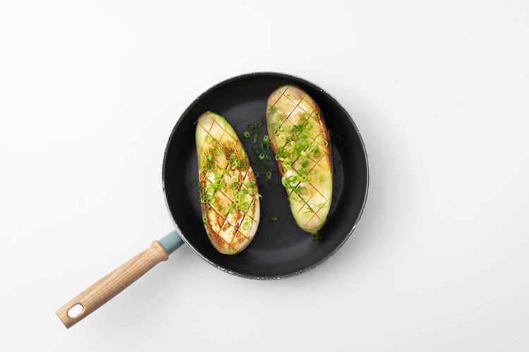 Aubergine bakken