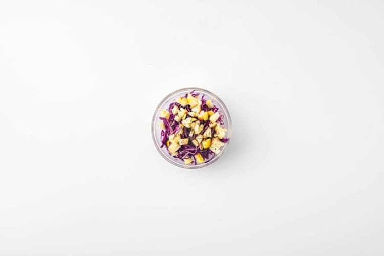 Rodekoolsalade maken