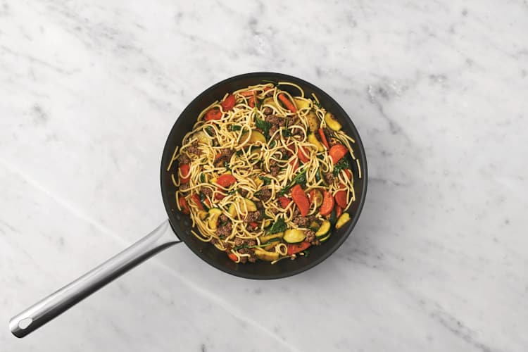 Make the noodle stir-fry