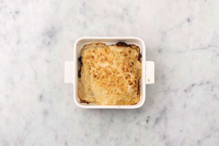 Bake the lasagne