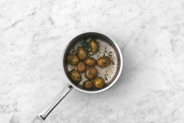 Smaksett potet og salat
