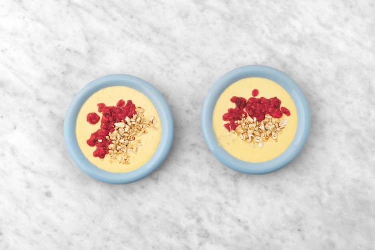 Server mango-smoothiebowl