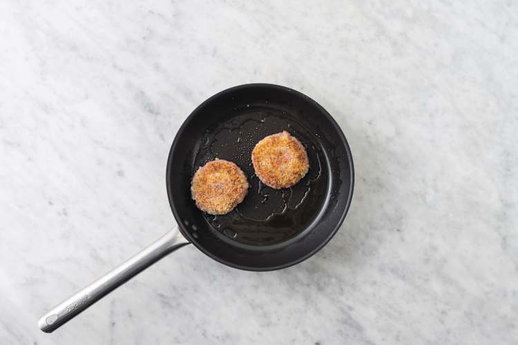 Cook the patties and haloumi