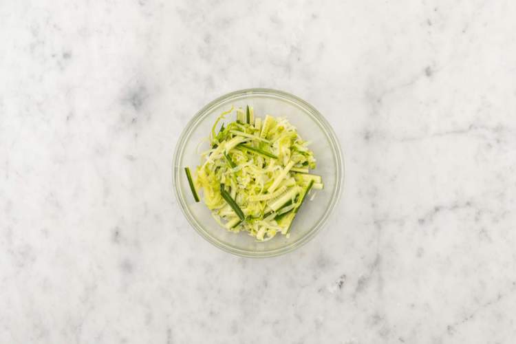 Komkommersalade maken