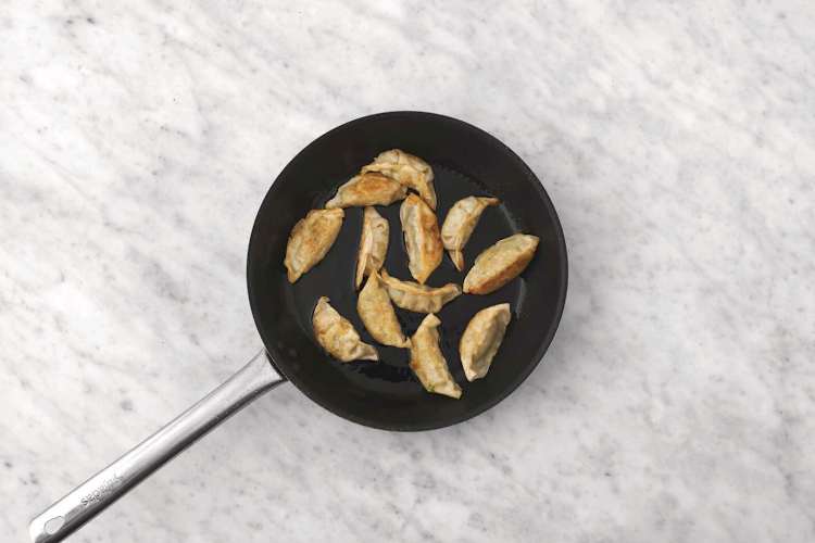 Cook the wontons & the prawns