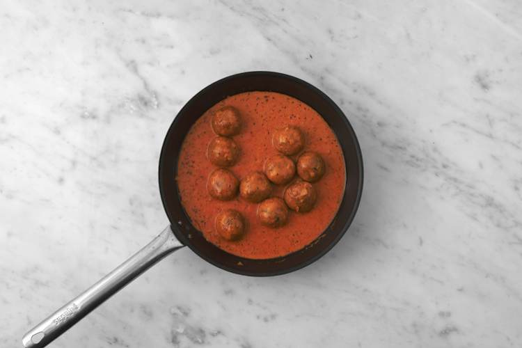 Cubre las albóndigas