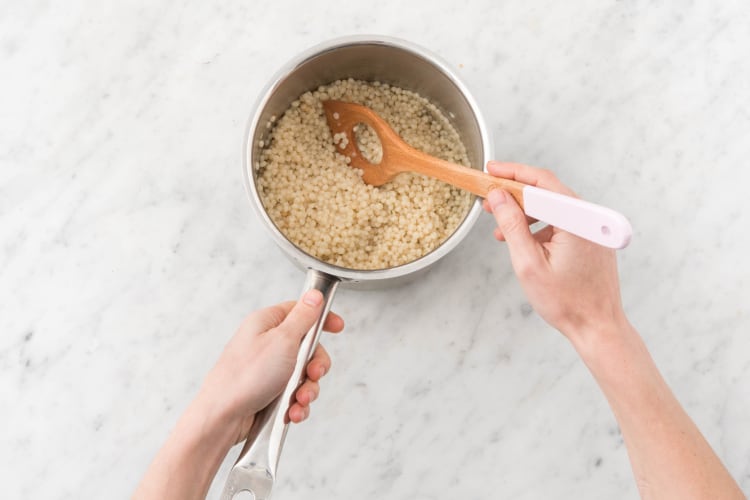 Kook de couscous.
