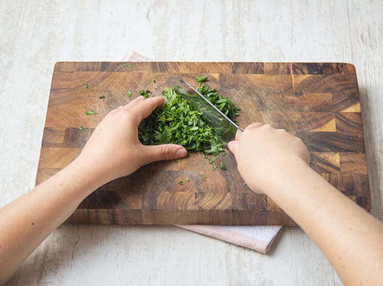 Roughly chop the parsley and mint