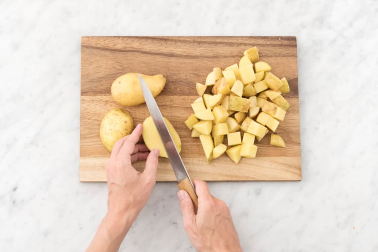 Couper les pommes de terre.