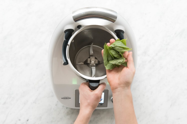 Mit Apfel-Couscous gefüllter Kürbis Rezept | HelloFresh