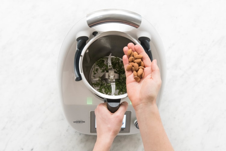 Mit Apfel-Couscous gefüllter Kürbis Rezept | HelloFresh