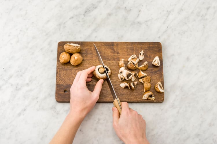 Champignons vierteln