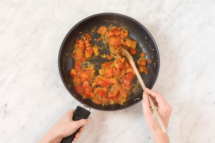 Tomatensoße kochen