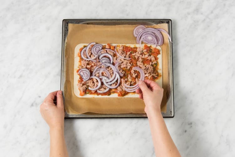 Flammkuchenteig belegen