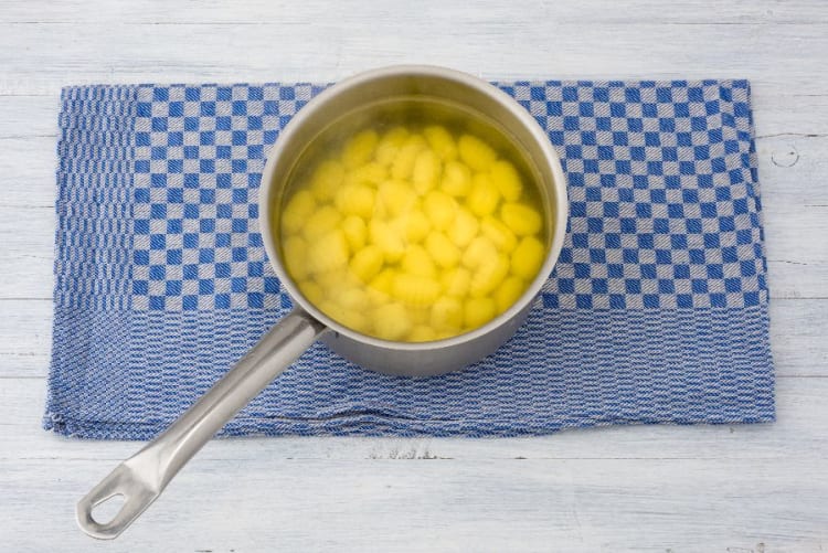 Cook Gnocchi and Asparagus