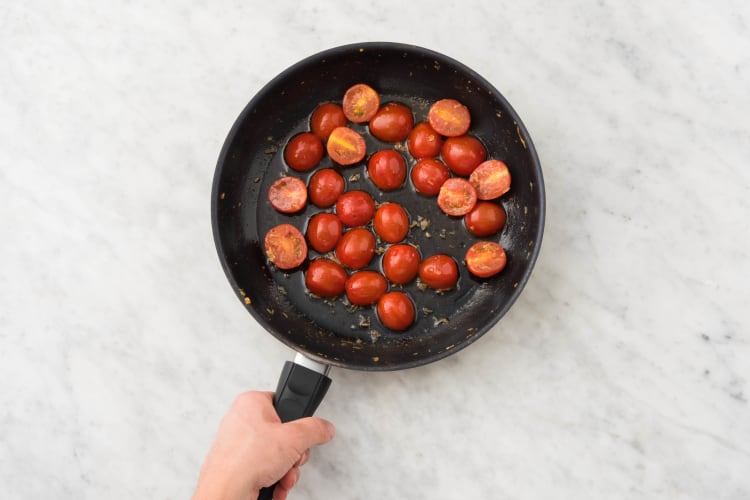 Cook Garlic and Tomatoes