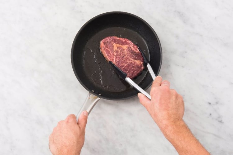 Peppered Rib Eye Steak Recipe Hellofresh 