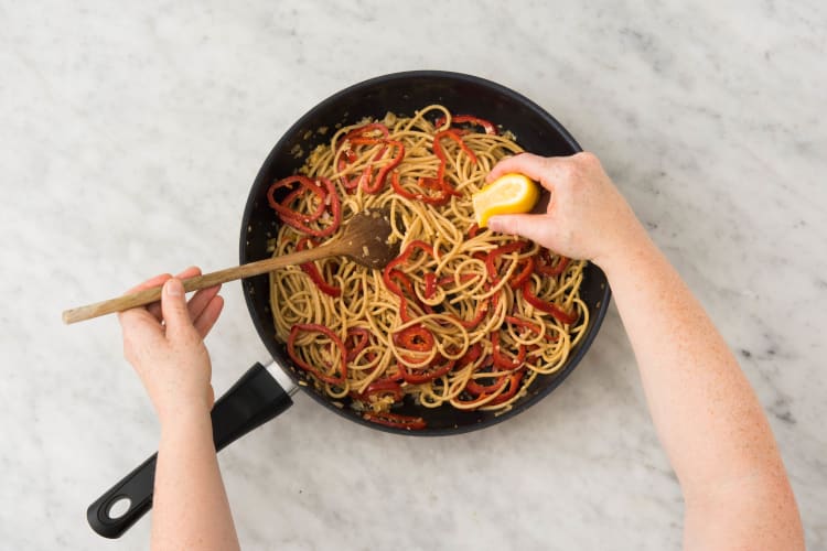 Mélanger les spaghetti